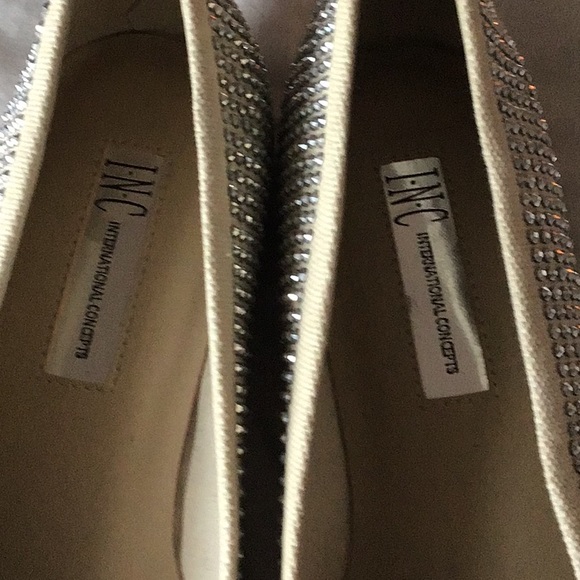 Shoes - Picture 3 of 4